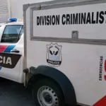 Tragedia en Sarmiento: un hombre murió y varias personas resultaron heridas tras el vuelco de un camión que transportaba cosechadores