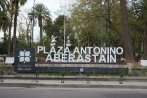 Plaza Aberastain: nuevos bebederos, juegos infantiles y kioscos modernos