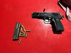 Detuvieron a una pareja en Chimbas tras disparar contra un patrullero: secuestraron una pistola