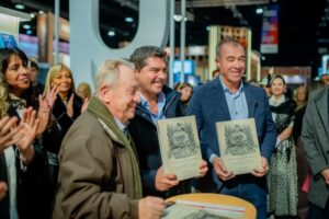 El gobernador Marcelo Orrego visitó la 50° edición de la Feria Internacional del Libro en Buenos Aires