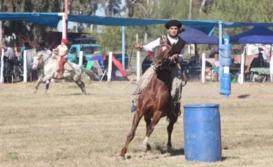 en Angaco: el predio gaucho se llenó de familias para celebrar la fecha a pura tradición dia del trabajador.
