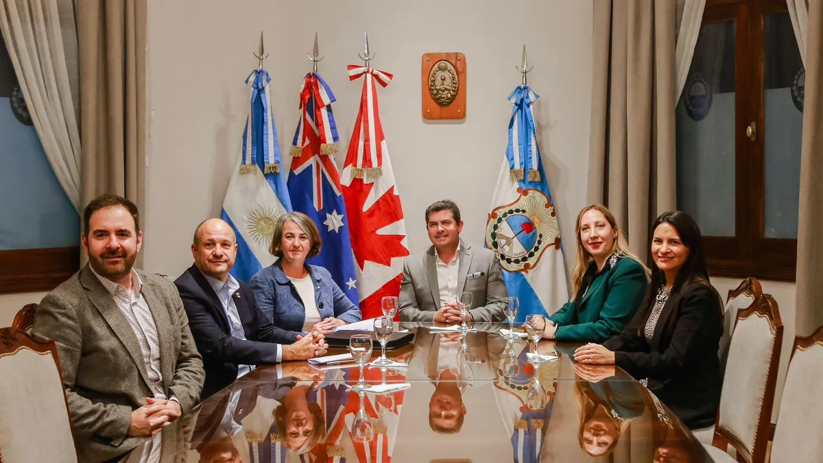 El gobernador Marcelo Orrego recibió a los embajadores de Australia y Canadá