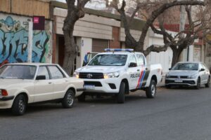 Cuatro sujetos dieron un golpe millonario en un negocio céntrico de venta de insumos para cultivo de cannabis