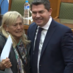 Orrego entregó escrituras y reafirmó el compromiso de avanzar con la regularización dominial en San Juan