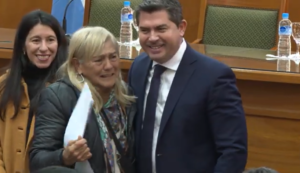 Orrego entregó escrituras y reafirmó el compromiso de avanzar con la regularización dominial en San Juan