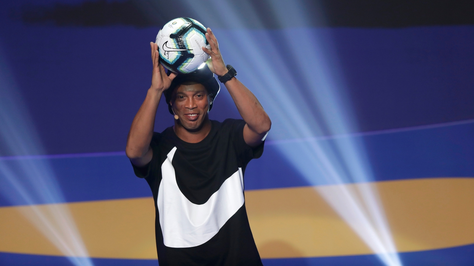 Ronaldinho volverá al fútbol profesional a sus 46 años: el club que lo contrató