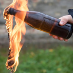 Violento enfrentamiento en Capital: balearon a una mujer y arrojaron una bomba molotov