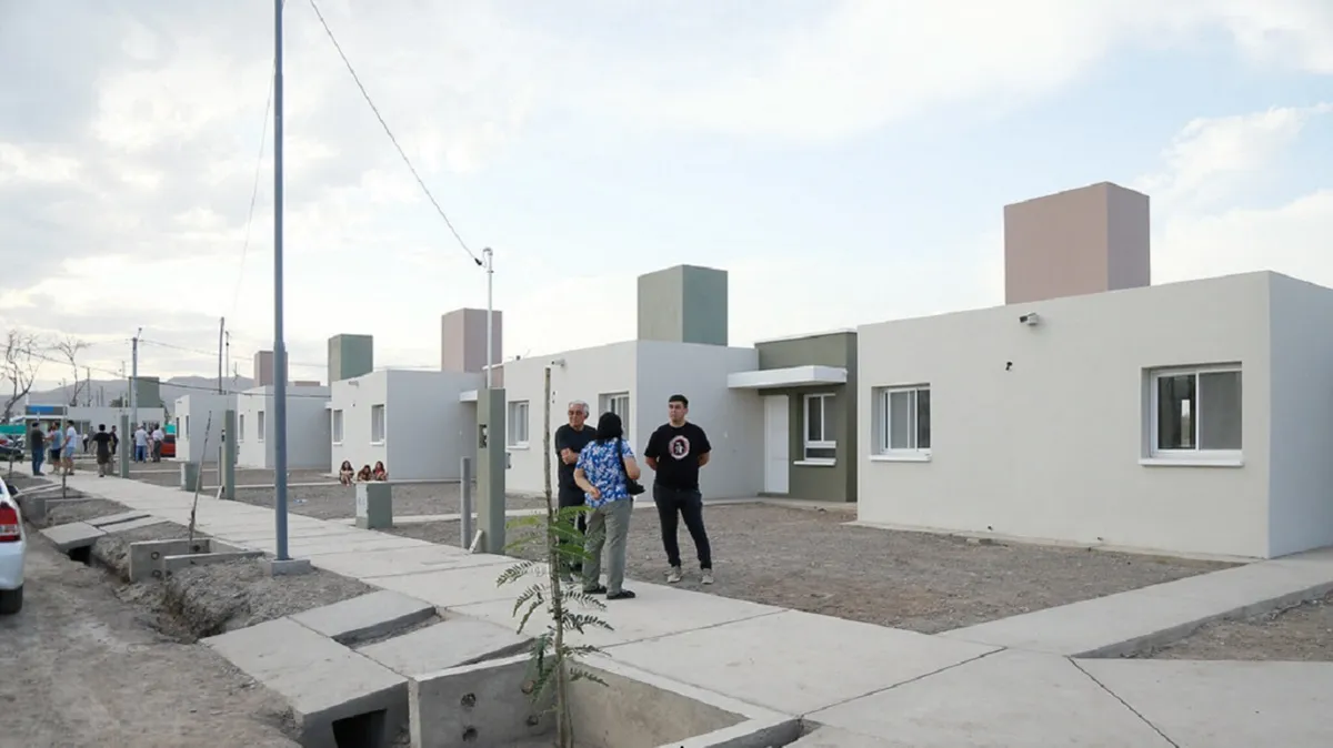 miles de familias san juaninas se beneficiara con el mega plan de vivienda de treita barrios