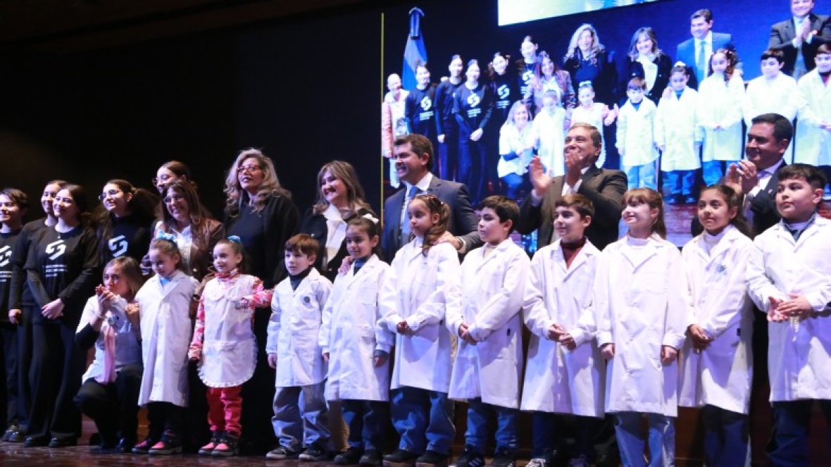 el gobernador marcelo Orrego destacó los avances educativos y reconoció a quienes impulsan la construcción del San Juan del futuro