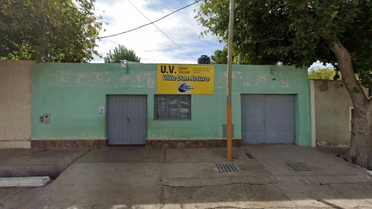 Motochorros atacaron a golpes a una mujer y asaltaron la unión vecinal Villa Don Arturo