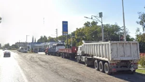 Un camionero entró al baño de una estación de servicio de Santa Lucía y le sustrajeron $2.500.000