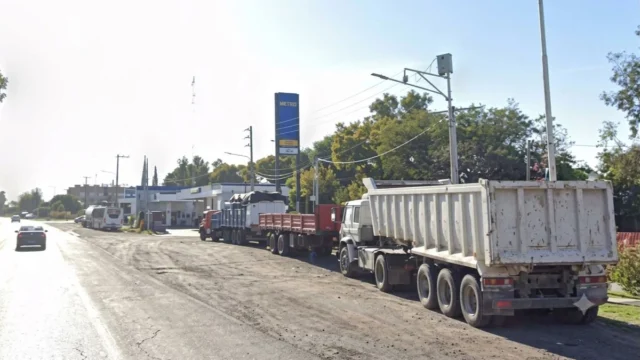 Un camionero entró al baño de una estación de servicio de Santa Lucía y le sustrajeron $2.500.000