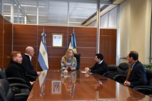 Gobierno y el Colegio Notarial buscan agilizar la regularización de terrenos