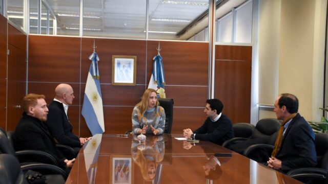 Gobierno y el Colegio Notarial buscan agilizar la regularización de terrenos