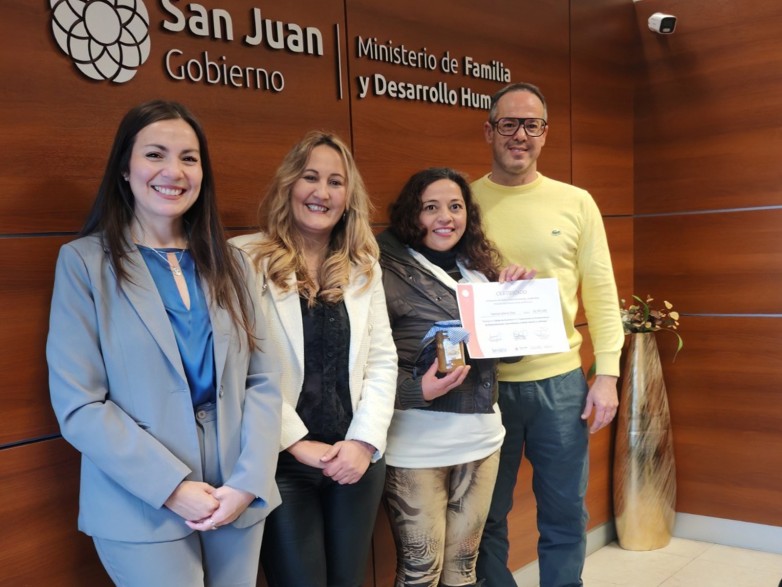 Entregaron certificados de capacitación a emprendedoras gastronómicas