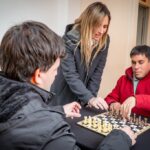 Promueve la socialización con juegos de ajedrez adapado