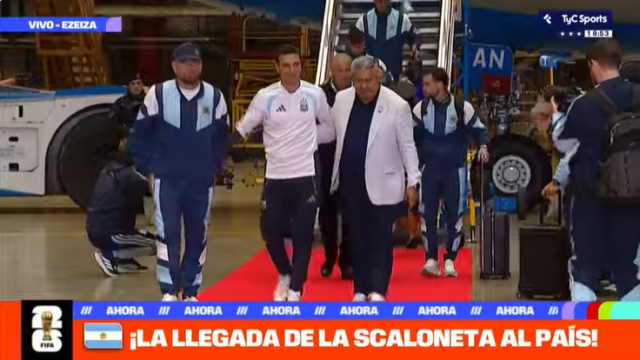 La Selección llegó al país tras el segundo lugar en el Mundial: una multitud saludó al plantel afuera de Ezeiza