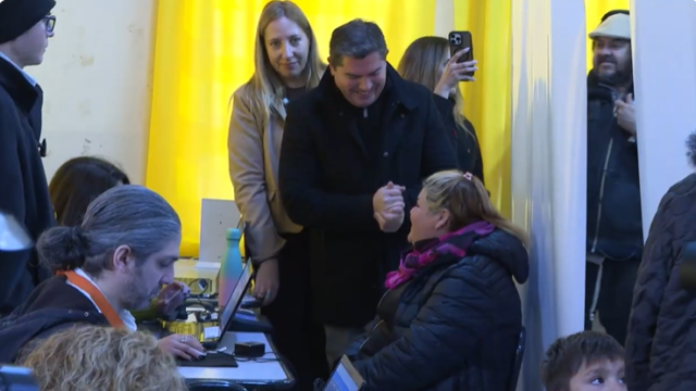 Orrego visitó San Juan Cerca en Pocito, que incorporó regularización dominial y prevención médica