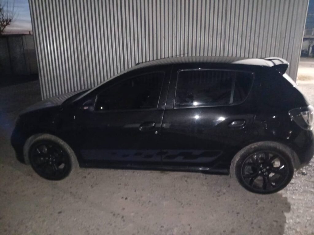 Recuperaron-en-minutos-un-auto-y-un-celular-robados-en-Rawso