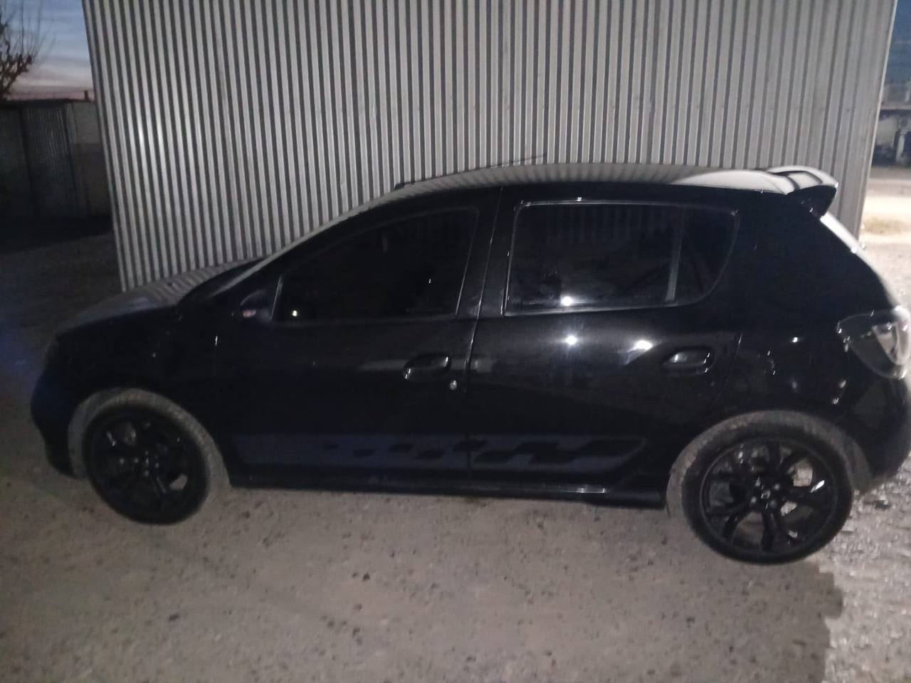 operativo exitoso: recuperaron vehiculo y telefono de alta gama robado en rawson.
