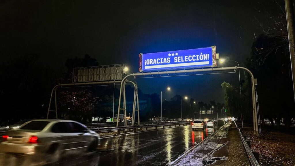 San-Juan-homenajeo-a-la-Seleccion-Argentina-con-carteles-en