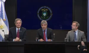 Caputo presentó el plan financiero hasta 2027: “Salir a los mercados es una opción, no un objetivo”