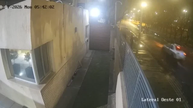 Así escapaba el conductor que atropelló y mató a una mujer en Rawson