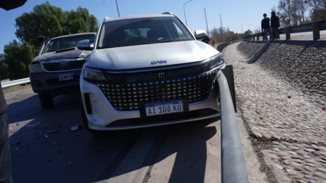 Un exintendente quedó en medio de un choque en cadena en la Circunvalación