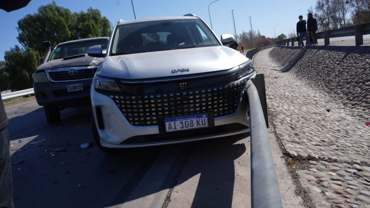 Un exintendente quedó en medio de un choque en cadena en la Circunvalación