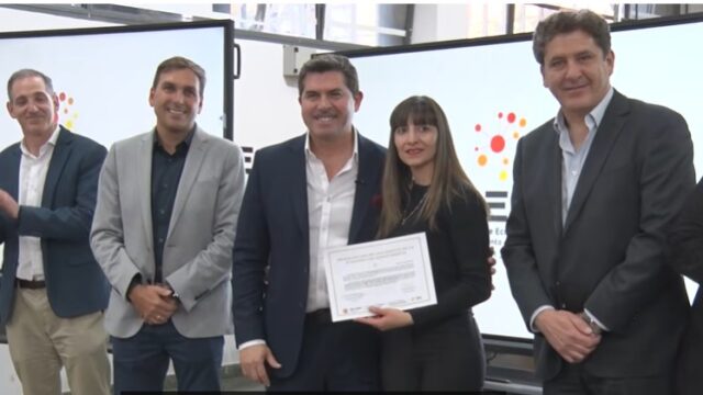 Orrego entregó $350 millones para la digitalización de Pymes de San Juan