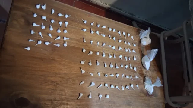  En Rivadavia: allanaban por amenazas y encontraron más de 150 dosis de droga