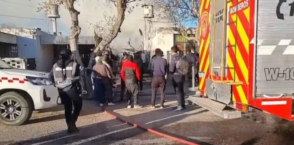 Una familia de Rawson perdió todo tras el incendio de su vivienda