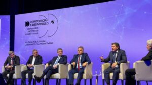 Orrego y San Juan, presentes en el debate sobre el futuro económico y el rol de las provincias