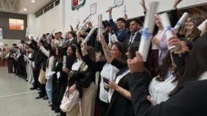 La Universidad Católica de Cuyo egresados a distancia más de 1.175 graduados recibieron sus diplomas