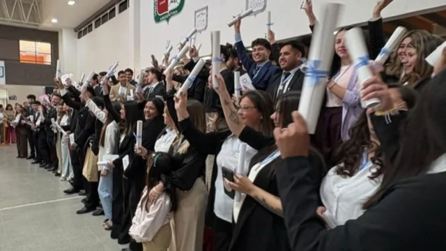 La Universidad Católica de Cuyo egresados a distancia más de 1.175 graduados recibieron sus diplomas