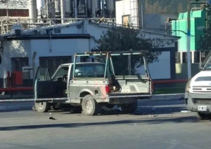 Un joven motociclista murió tras un violento choque con una camioneta