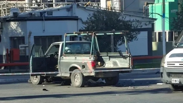 Un joven motociclista murió tras un violento choque con una camioneta
