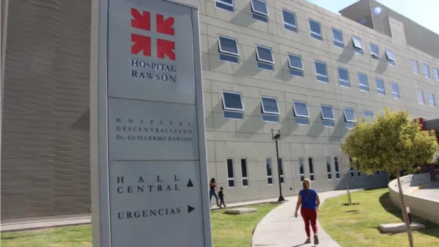 Pelea familiar en Caucete: un joven terminó apuñalado y fue internado en el Rawson