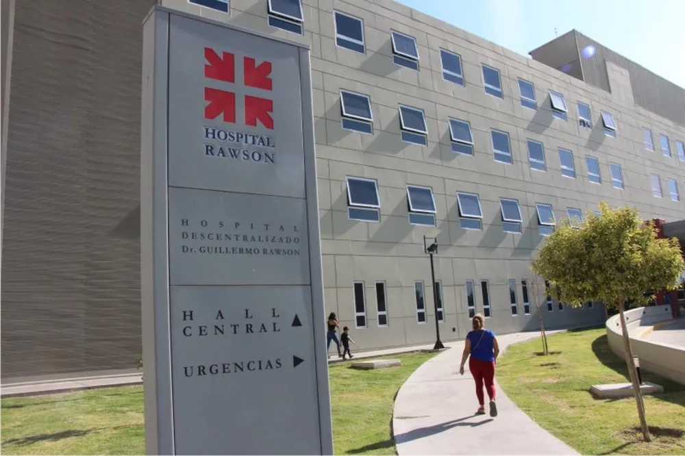 Pelea familiar en Caucete: un joven terminó apuñalado y fue internado en el Rawson