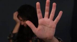 Sanjuanino golpeó a su pareja delante de su hija y fue condenado a estar medio año en la cárcel
