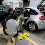 Ruta 40: detuvieron a dos hombres con más de 7 kilos de cocaína ocultos en un auto